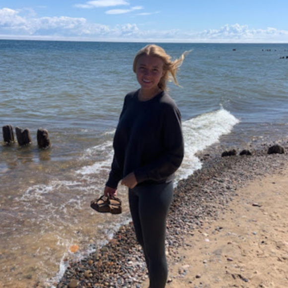 Meet your Posher, Alisa - Picture 1 of 1